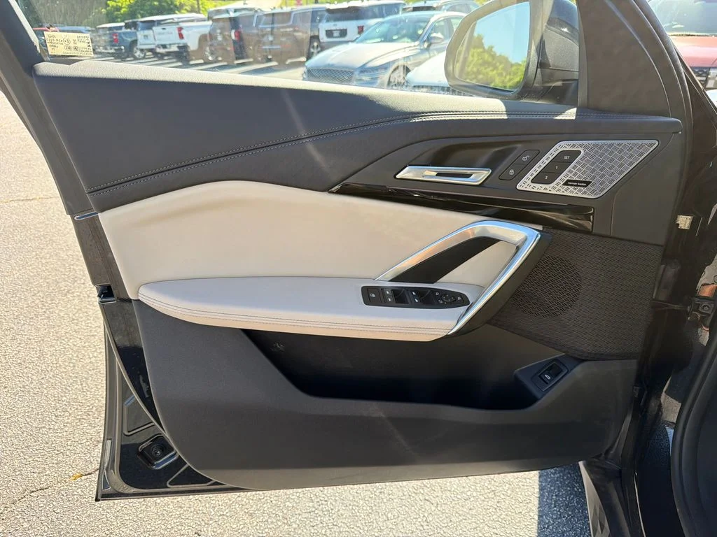 Used 2025 Black BMW xDrive28i image 10