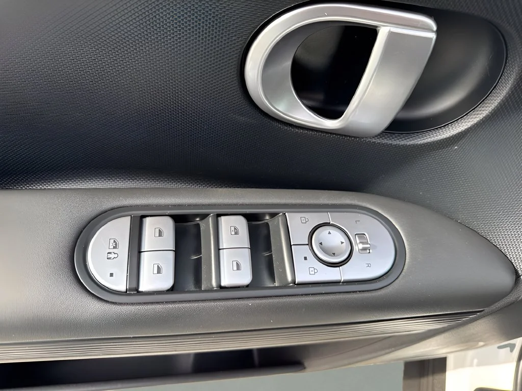 Used 2023 White Hyundai SE Standard Range image 24