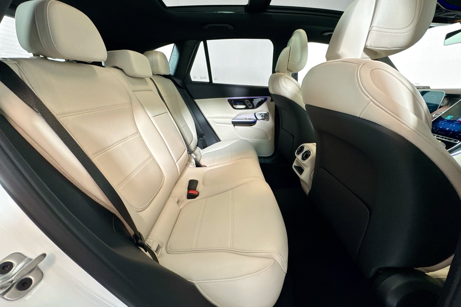 New 2026 Polar White Mercedes-Benz GLC 300 image 25
