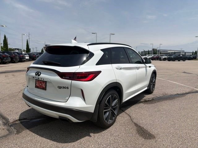 Used 2025 White INFINITI SPORT image 5