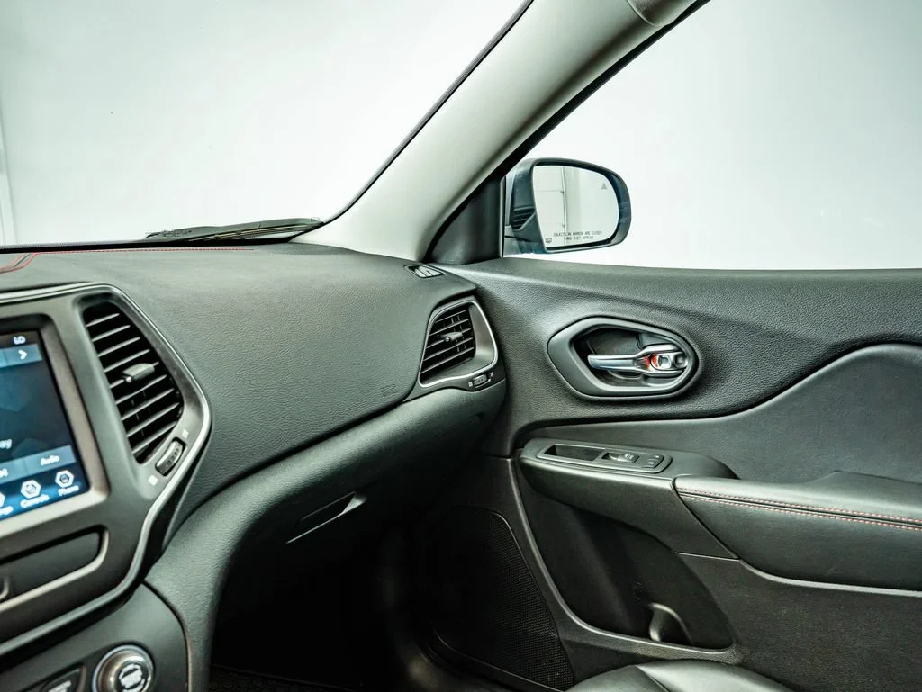 Used 2020 Hydro Blue Pearlcoat Jeep Trailhawk image 29