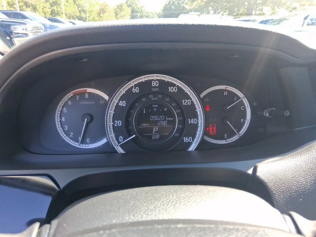 Used 2017 Silver Honda LX image 9