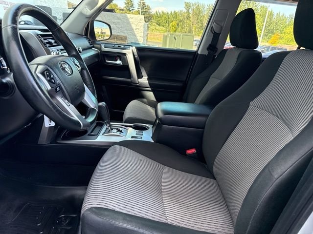 Used 2016 Classic Silver Metallic Toyota SR5 4X4 image 28