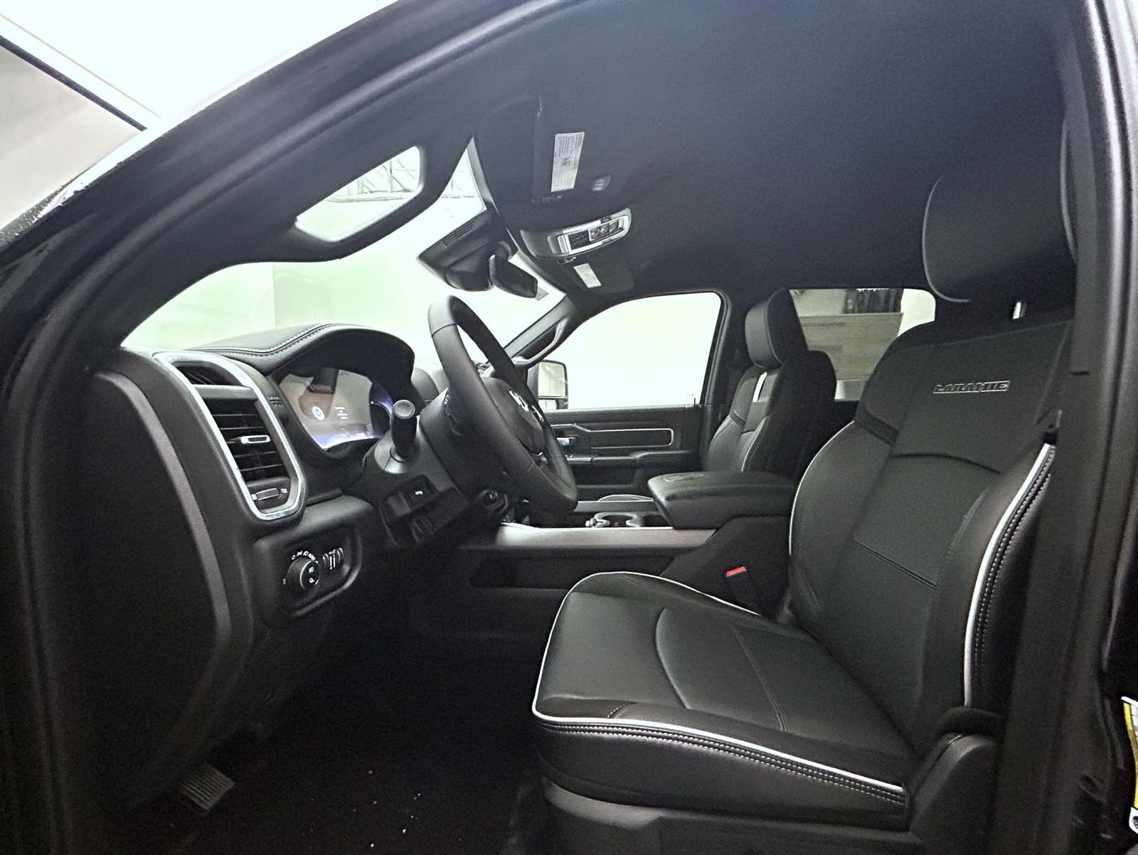 New 2026 Diamond Black Crystal Pearl-Coat Exterior Paint RAM Laramie image 10