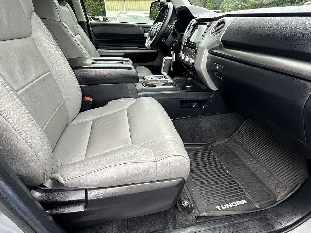 Used 2020  Toyota SR5 image 10