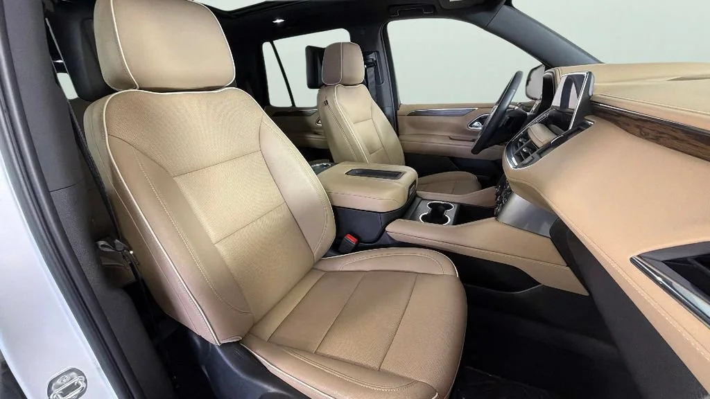 Used 2023 Iridescent Pearl Tricoat Chevrolet Premier image 37