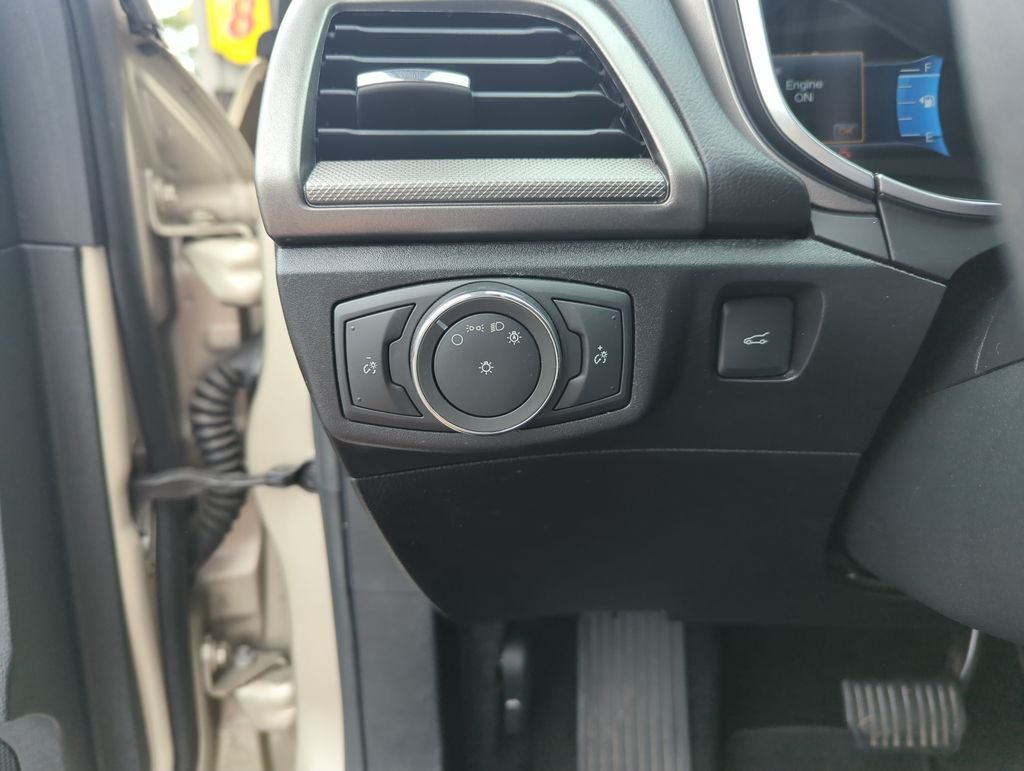 Used 2017 Gold Ford SE image 19