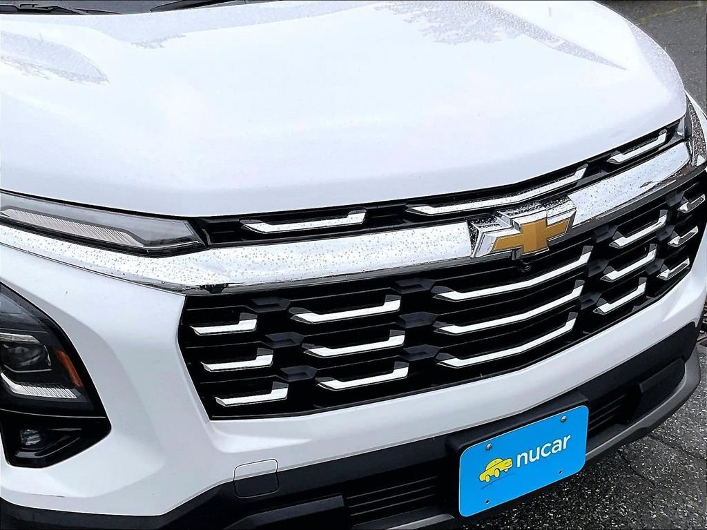 Used 2025 White Chevrolet LT image 30