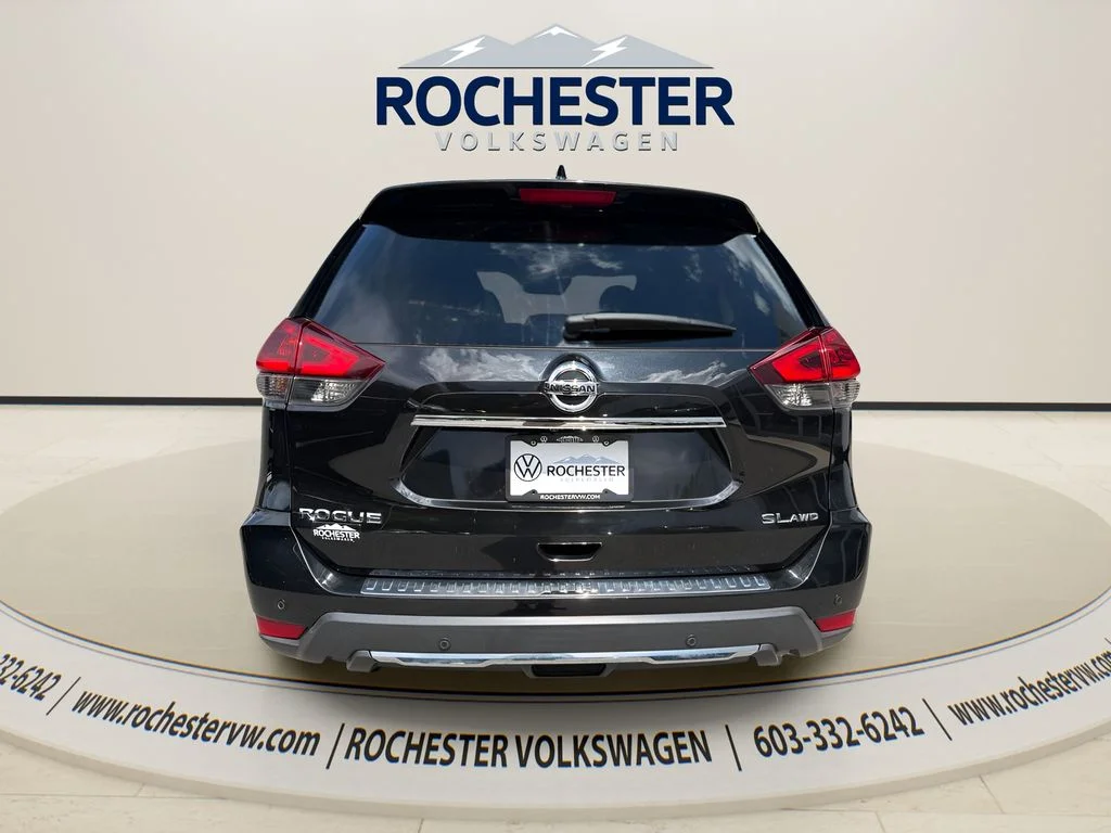 Used 2019 Black Nissan SL image 5