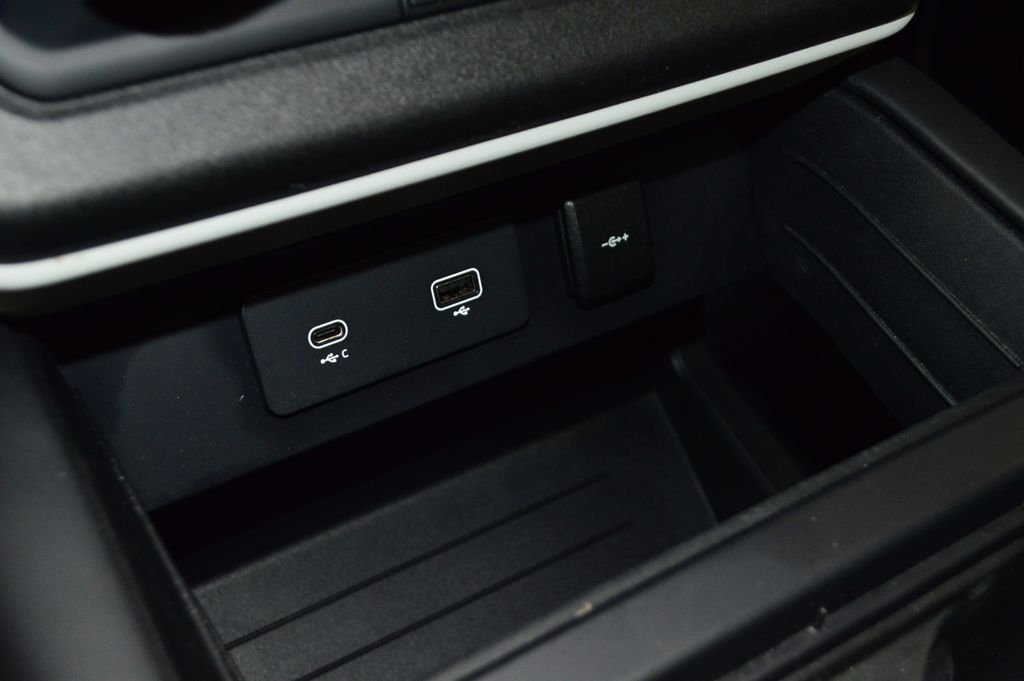 Used 2022 Gray Land Rover XS Edition image 27