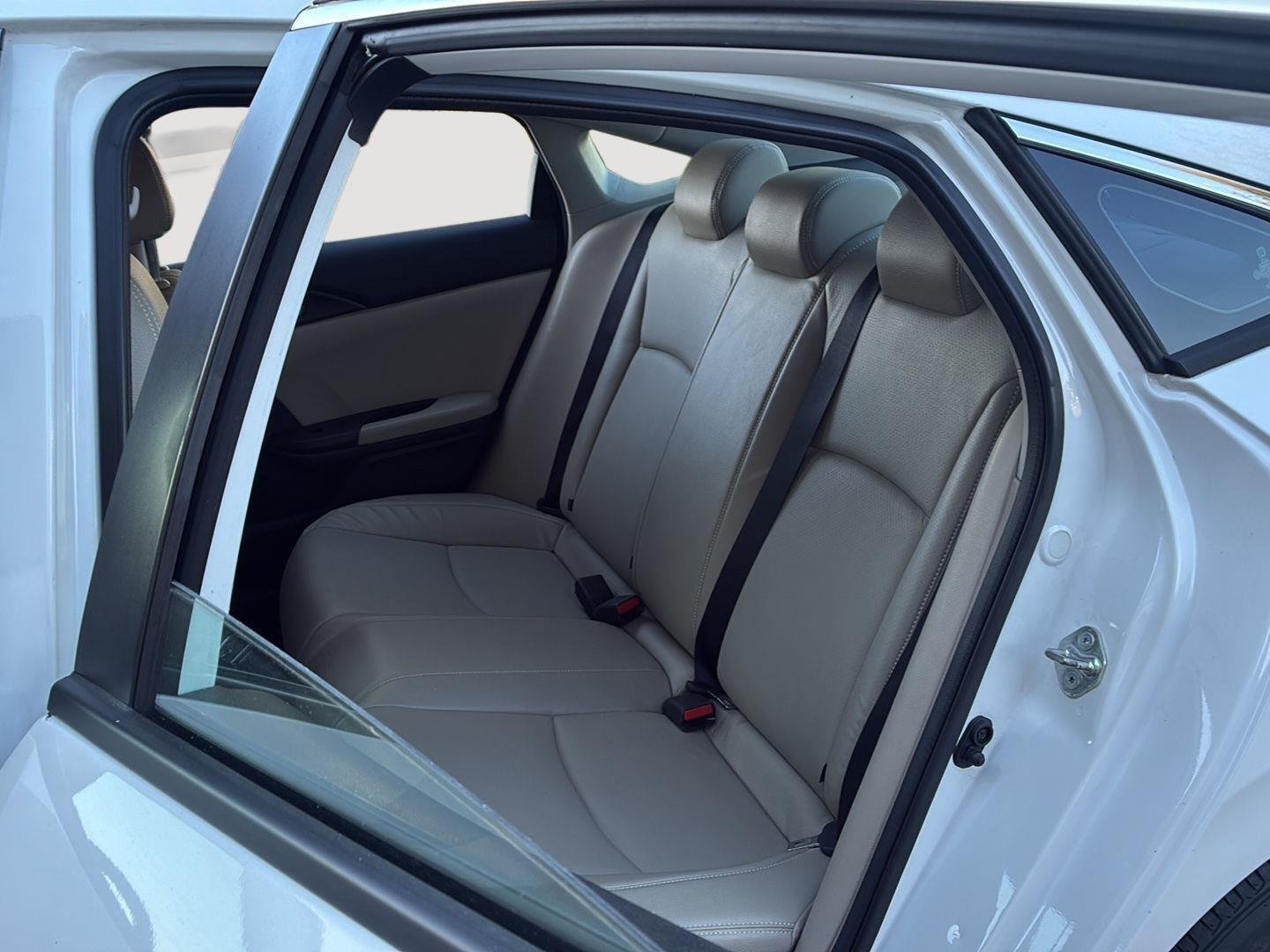 Used 2018 Taffeta White Honda LX image 4