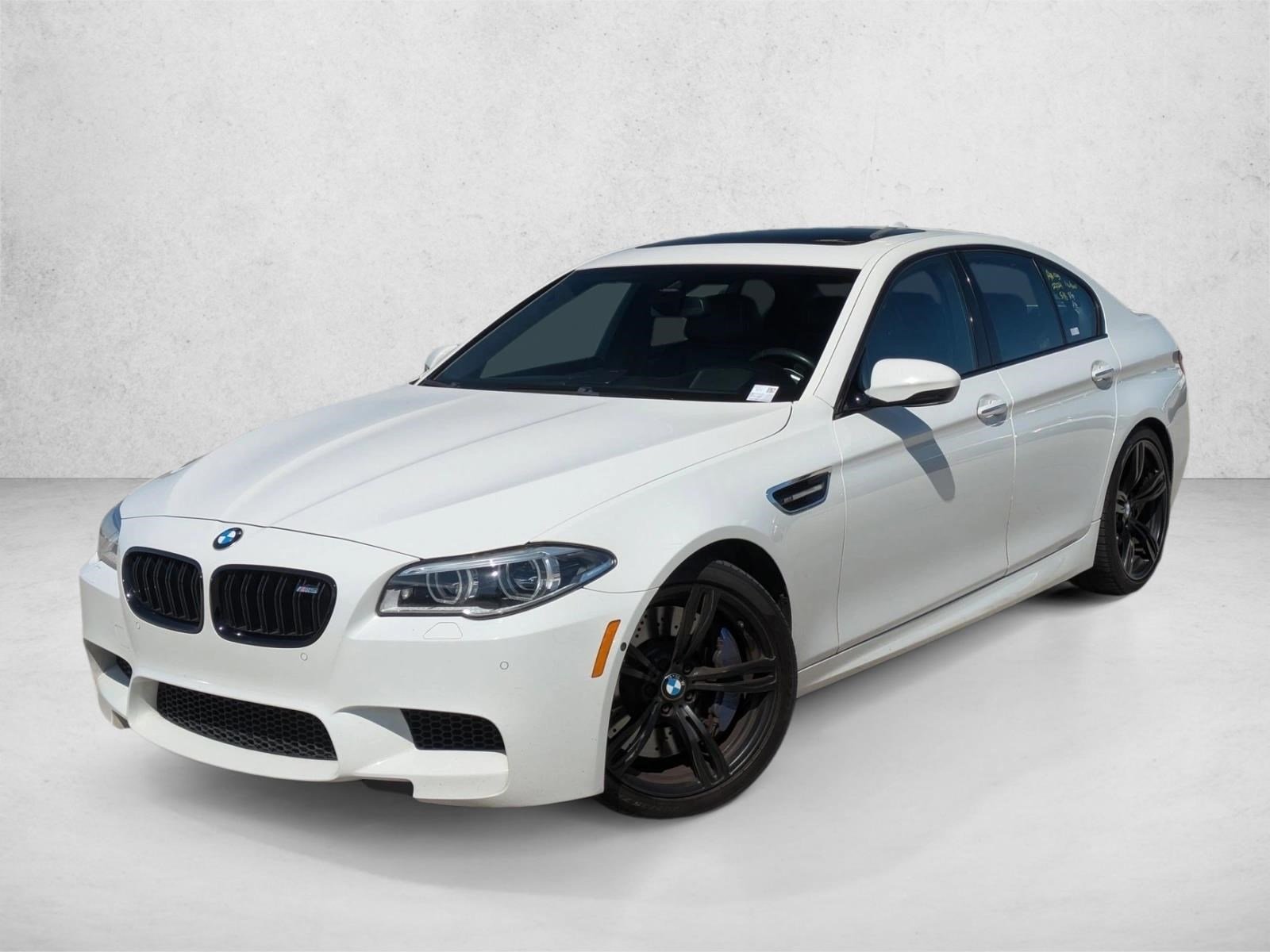 2016 BMW M5 -'s photo