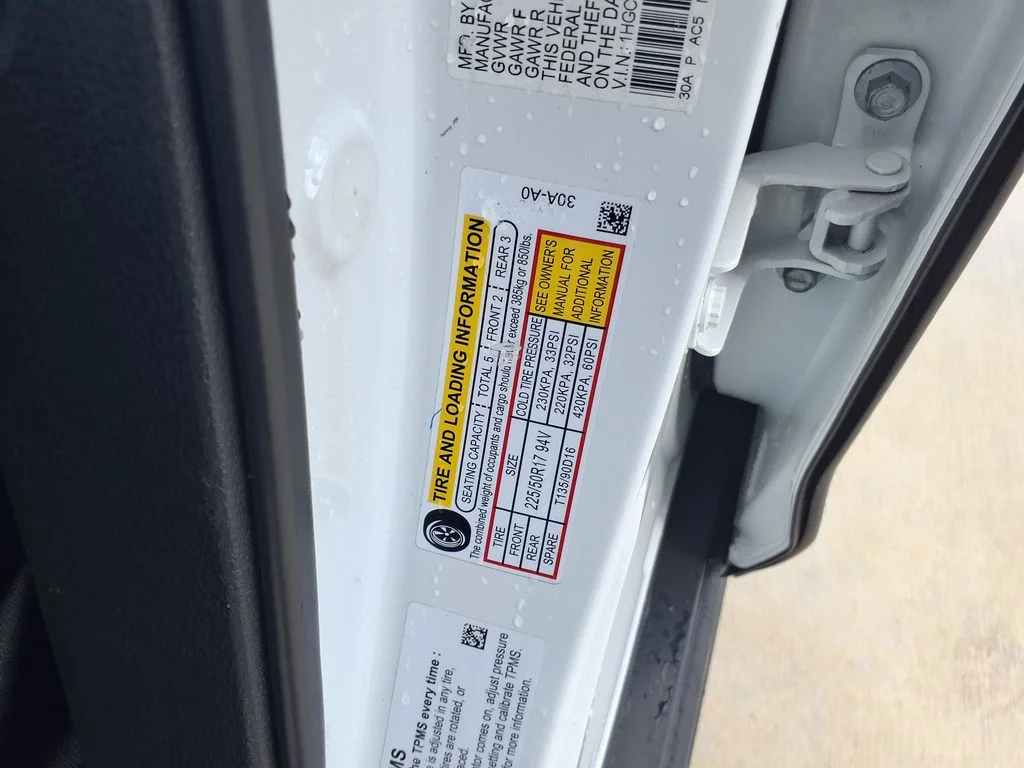 Used 2023 White Honda EX image 31