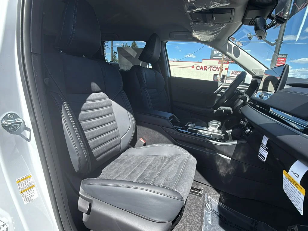 New 2026 White Diamond Mitsubishi LE image 24