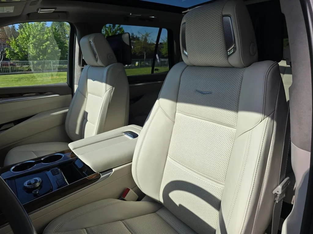 New 2026 Argent Silver Metallic Cadillac Platinum Sport image 25