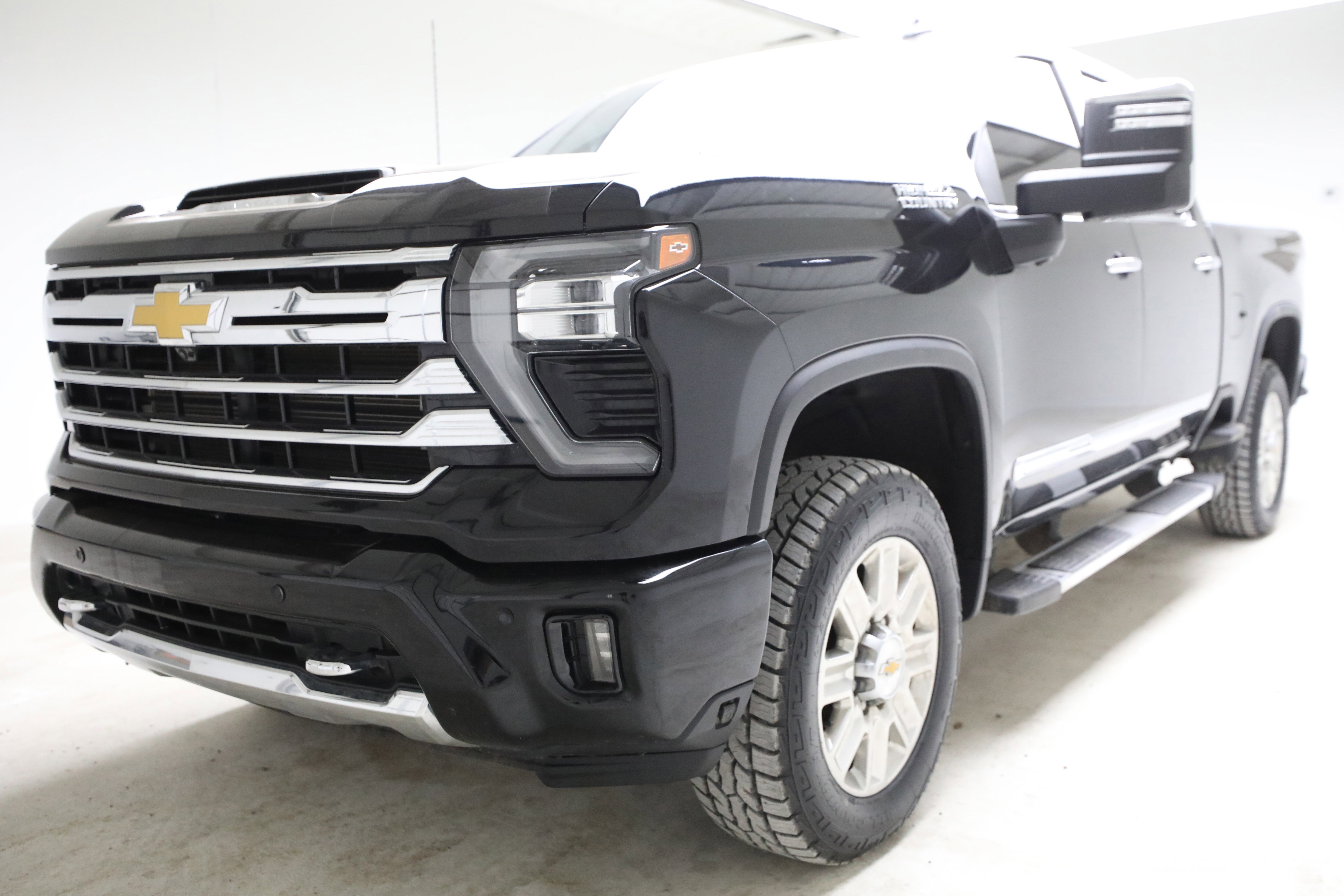 2024 Chevrolet Silverado HD High Country 4WD Crew Cab Standard Box's photo
