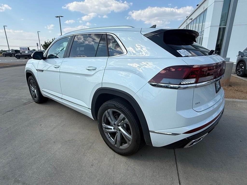 Used 2024  Volkswagen 2.0T SEL R-Line image 3
