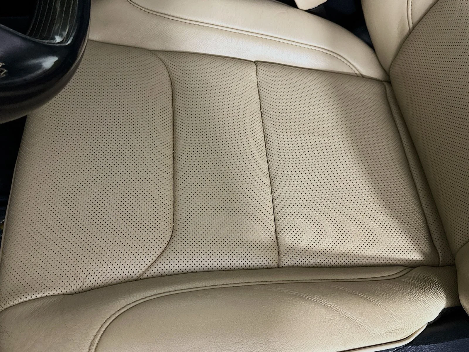 Used 2021 Ivory White Tri-Coat Pearlcoat Ram Limited image 23