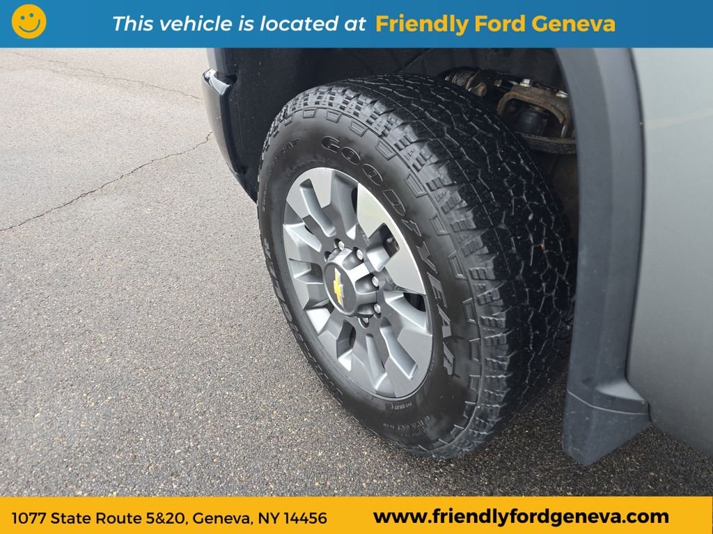 Used 2025 Gray Chevrolet Custom image 9