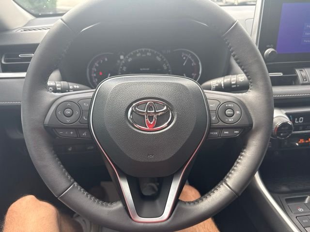 Used 2023  Toyota XLE Premium image 31