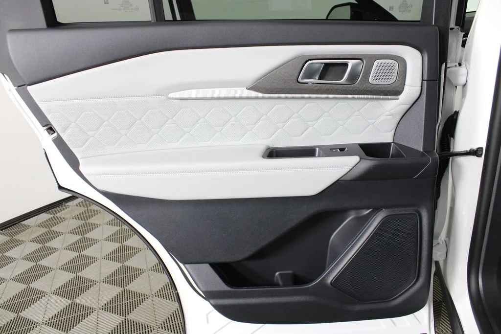New 2026 White Ford Platinum image 13