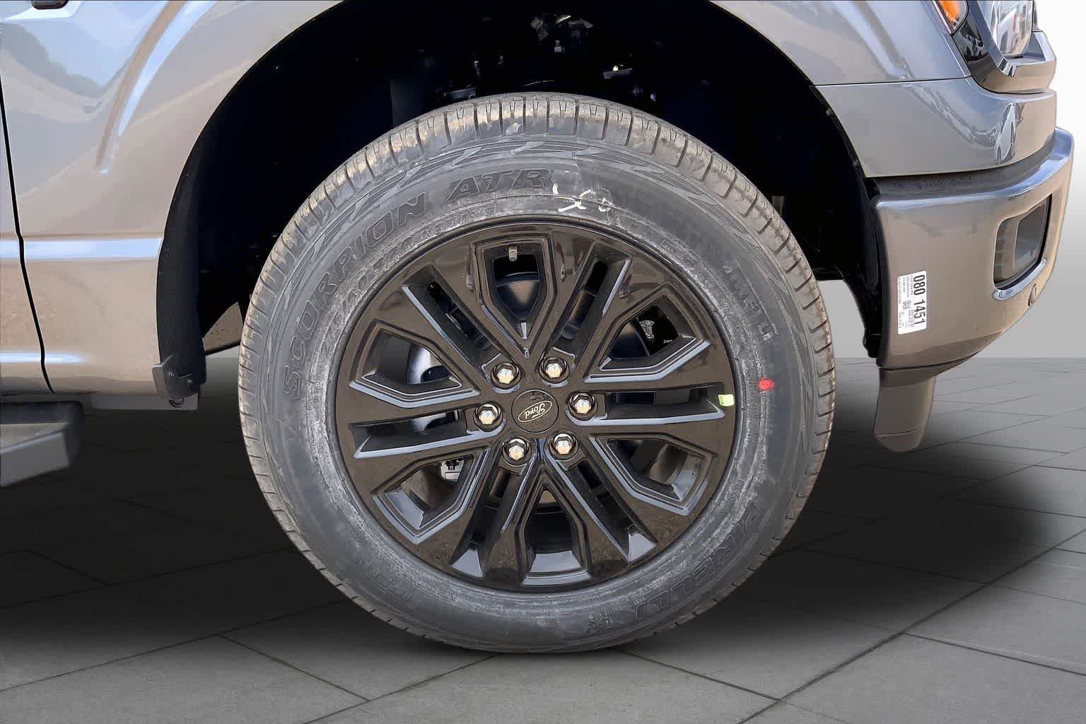 New 2026 Carbonized Gray Metallic Ford XLT image 11