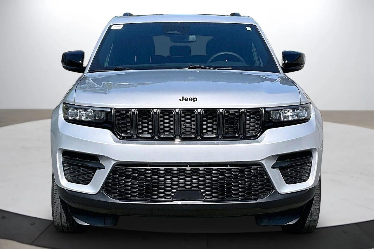 Certified Used 2023 Silver Jeep Altitude X image 3