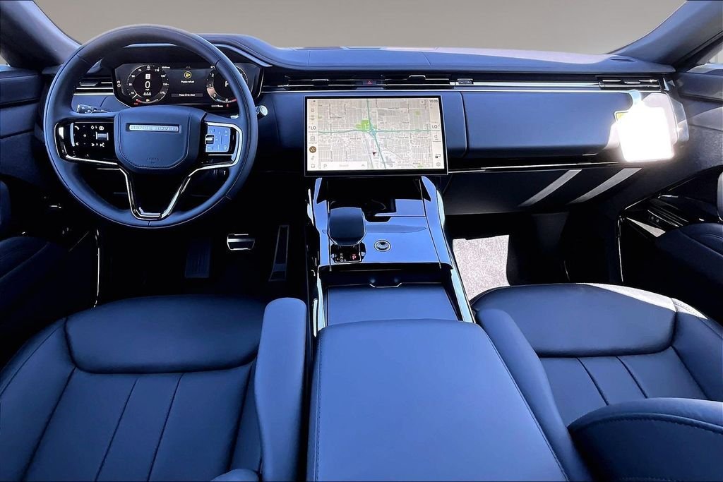 New 2026 CARPATHIAN GREY Land Rover Dynamic SE image 5