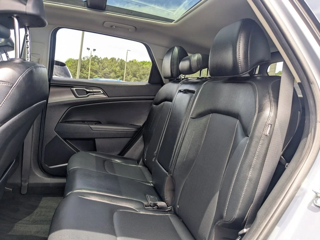 Used 2025 Everlasting Silver Kia EX image 25