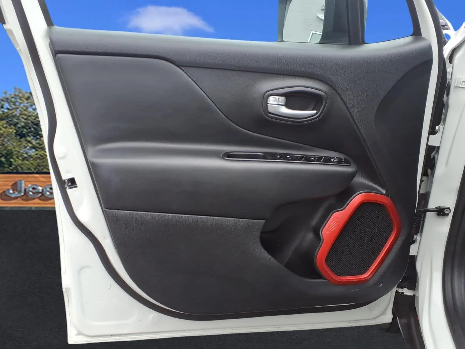 Used 2023 Alpine White Clearcoat Jeep Trailhawk image 11