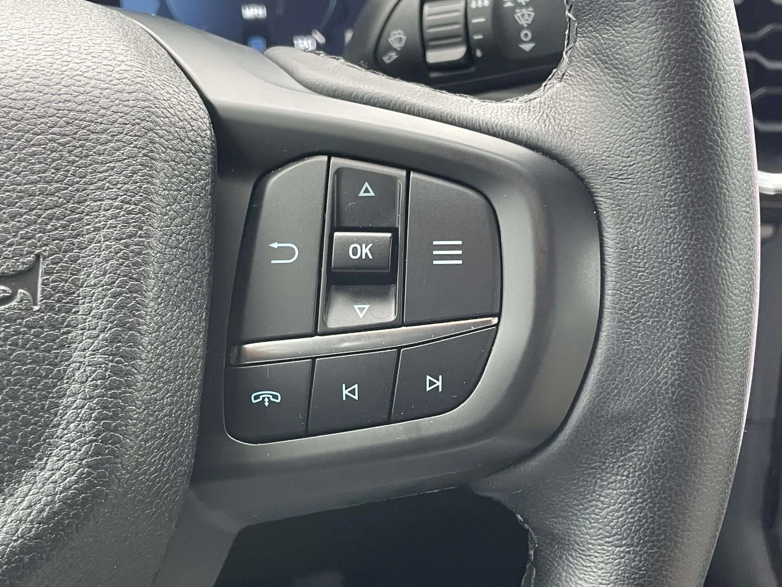 Used 2024 Oxford White Ford LARIAT image 11