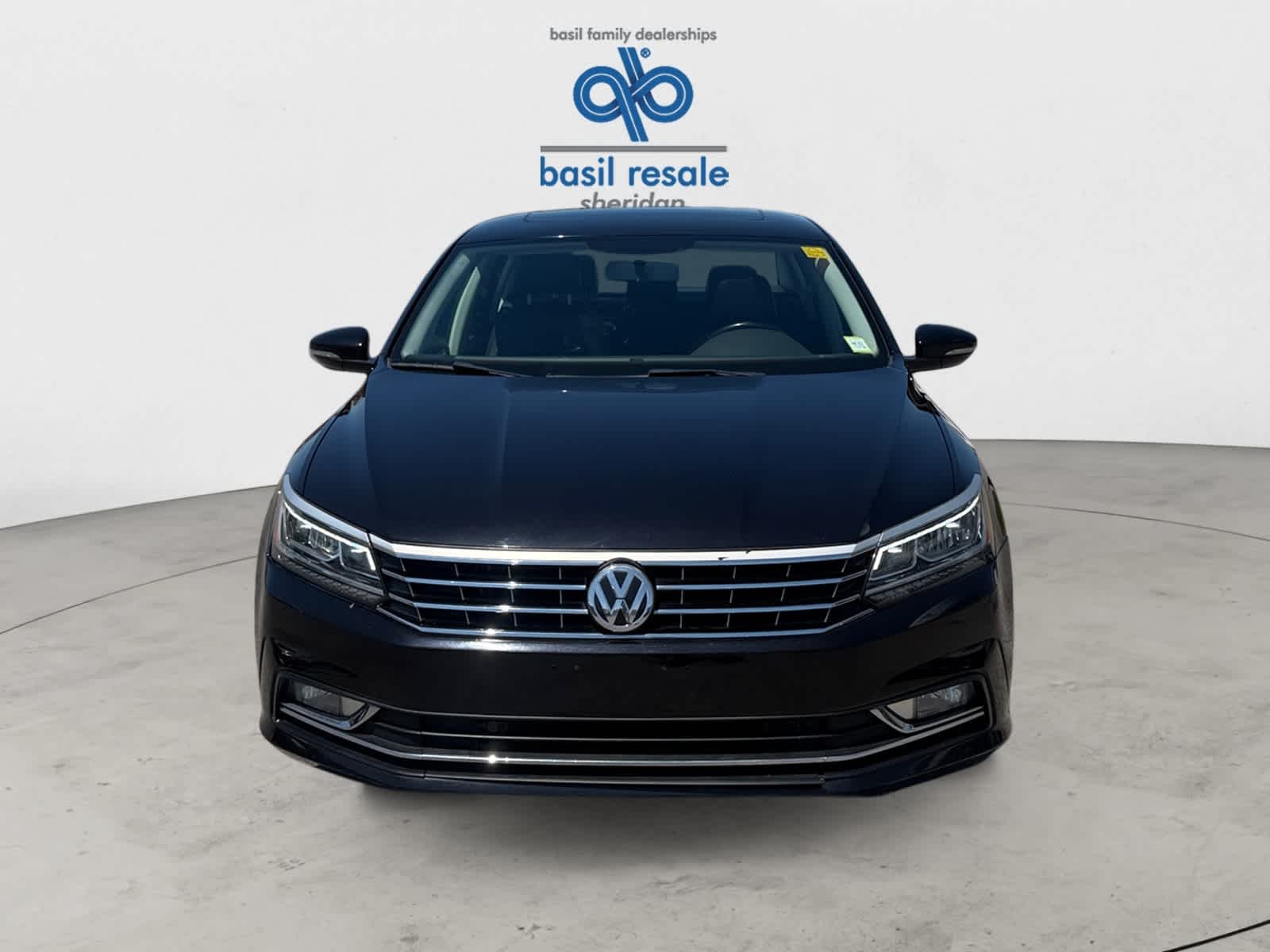 Used 2018 Deep Black Pearl Metallic Volkswagen 2.0T SE image 9