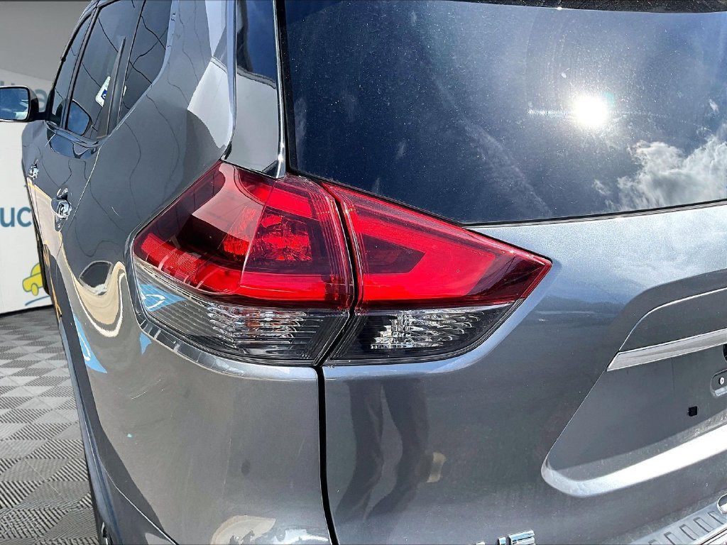 Used 2020 Gray Nissan SL image 27