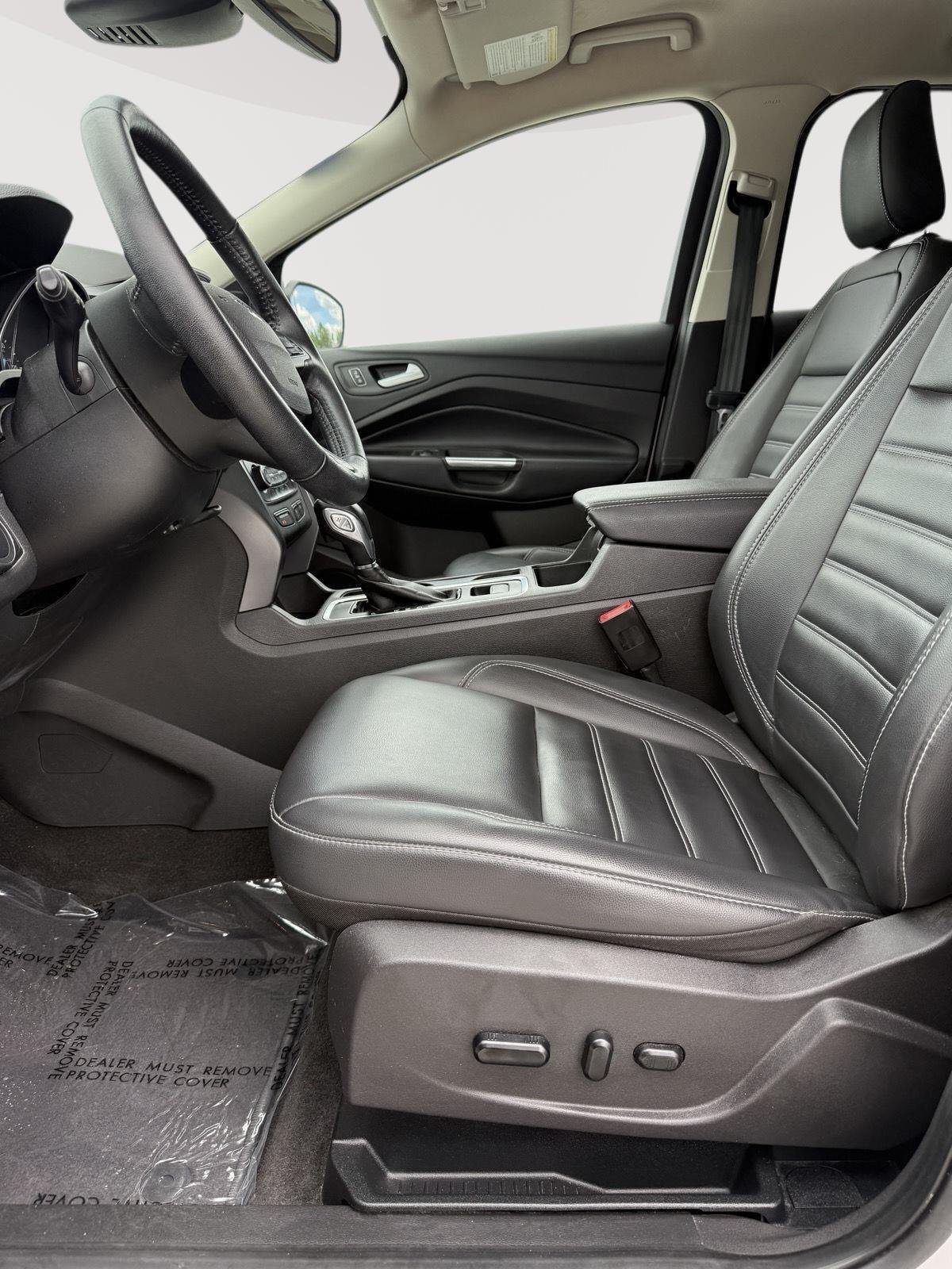 Used 2019 White Platinum Metallic Tri-Coat Ford SEL image 9