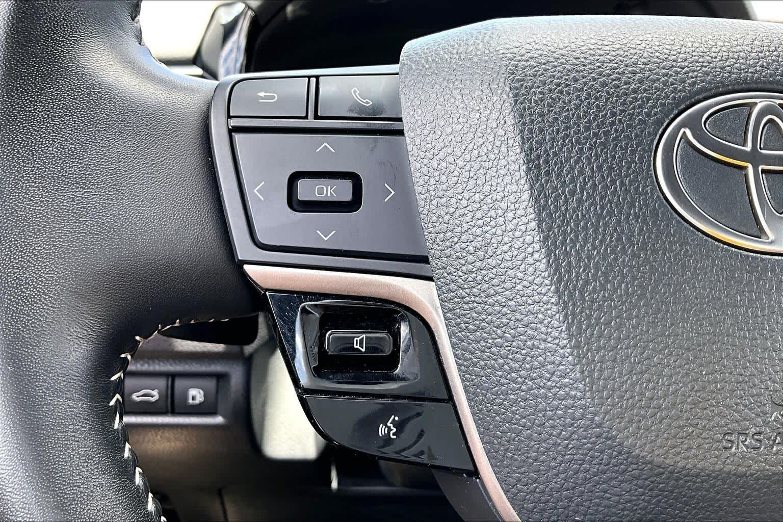 Used 2025 Ice Cap Toyota SE image 23
