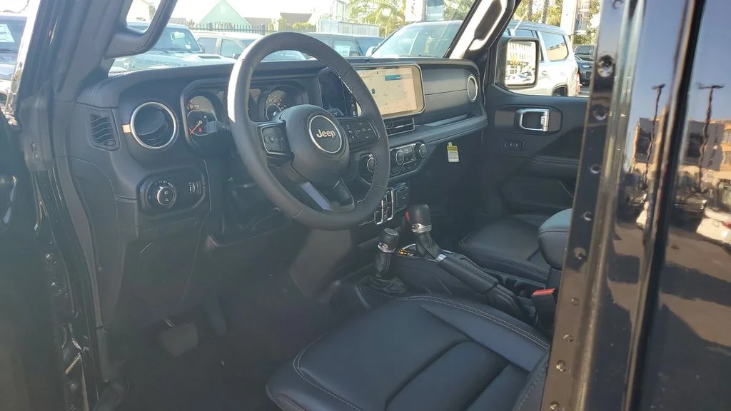 Used 2025 Black Jeep High Tide image 19