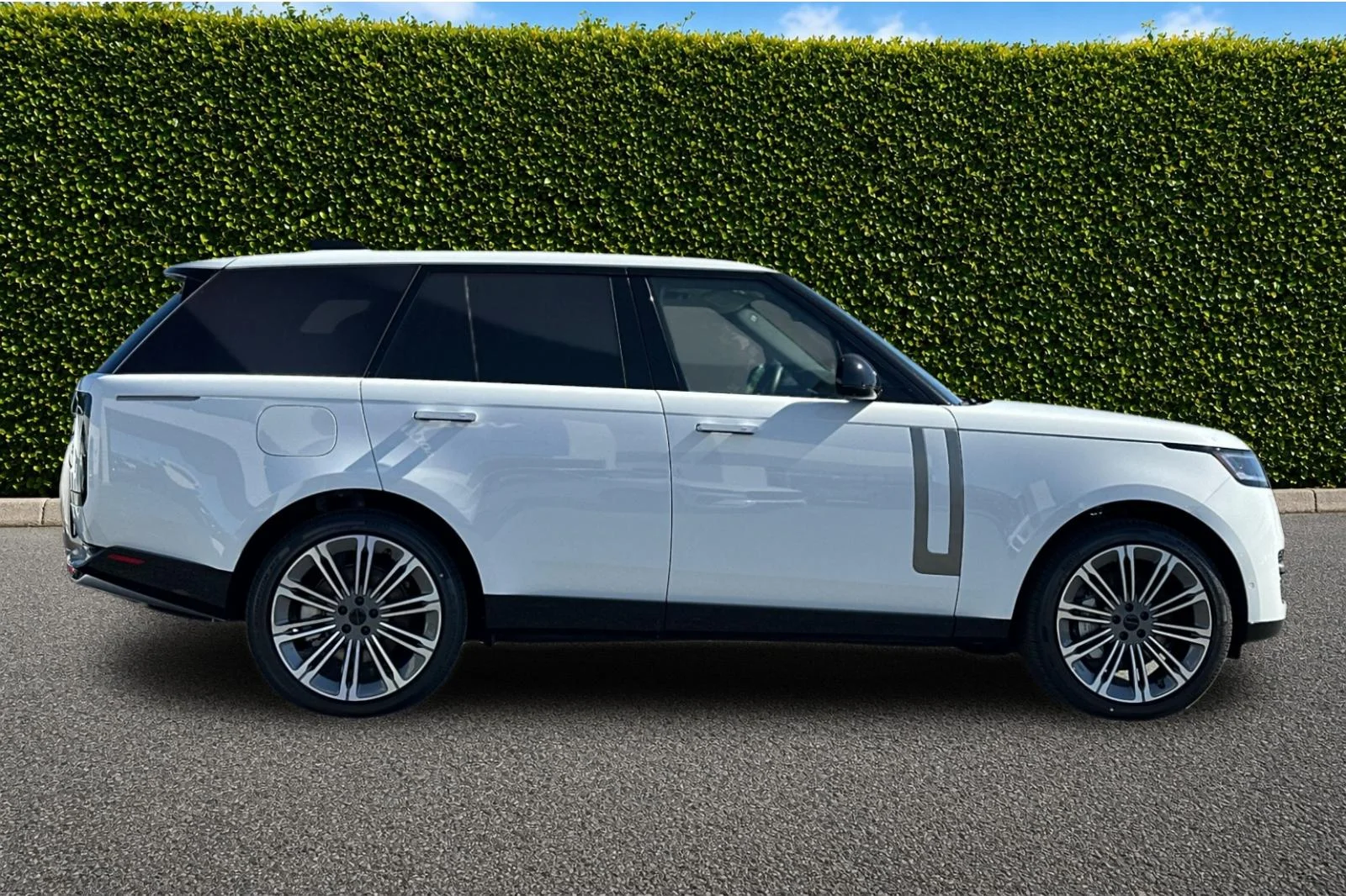 New 2026 Fuji White Land Rover SE image 7