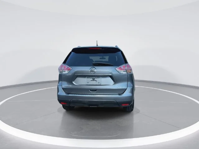Used 2016 Gray Nissan SV image 7