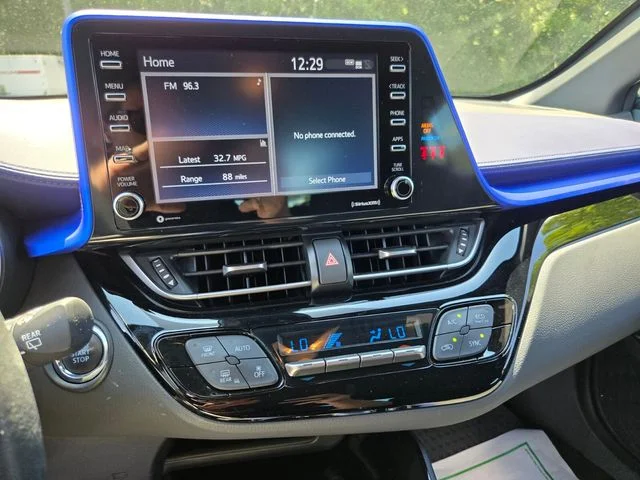 Used 2020 White Toyota XLE image 25
