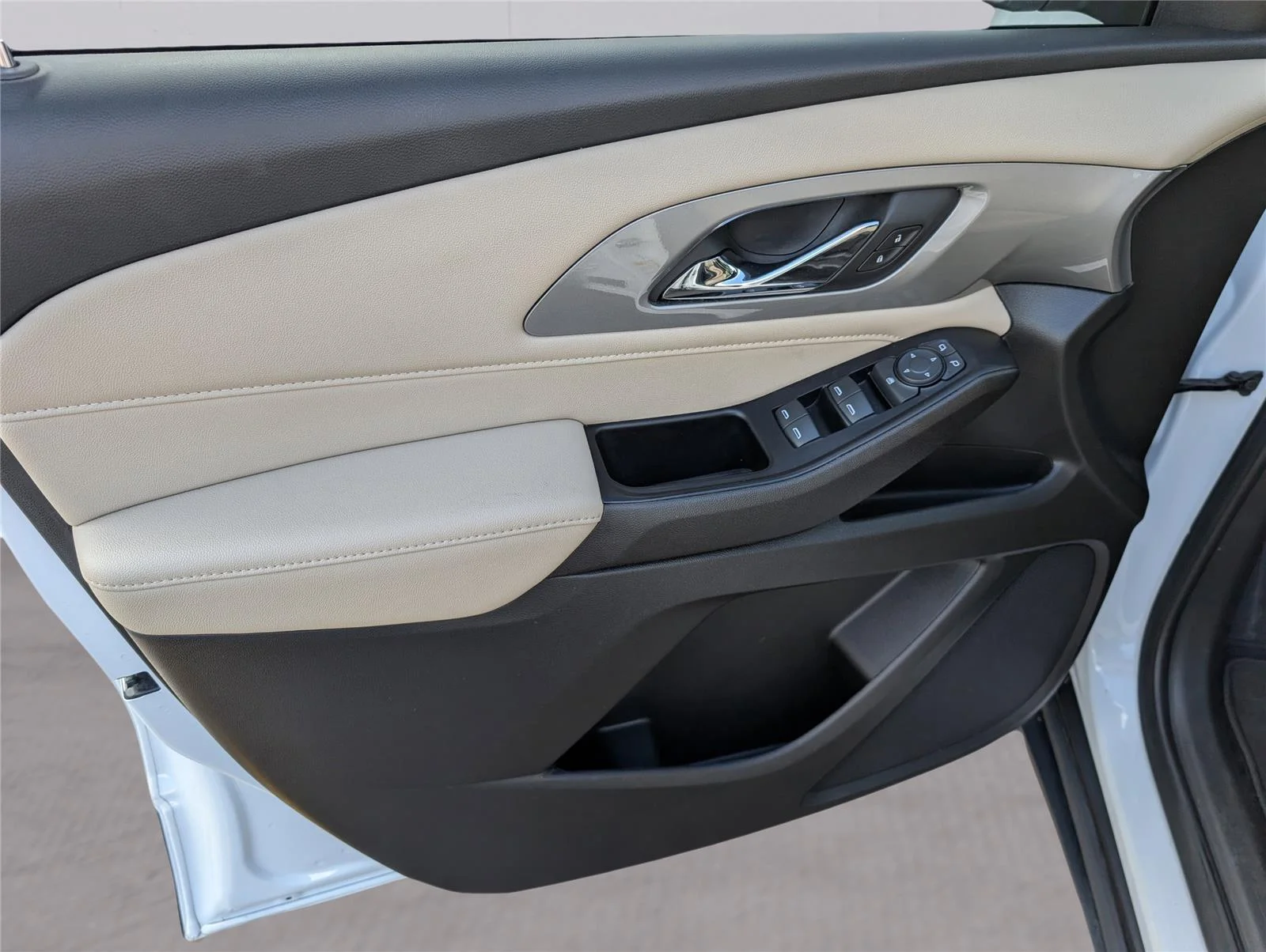 Used 2024 Summit White Chevrolet LS image 14
