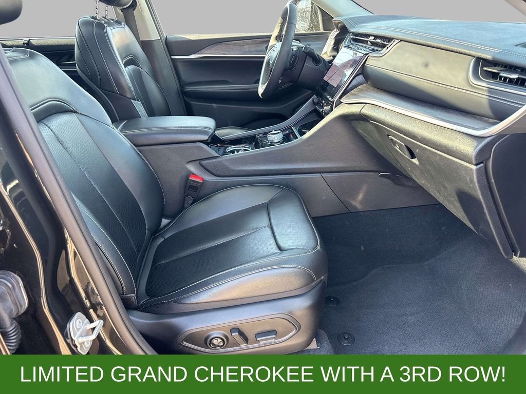 Used 2023  Jeep Limited image 18