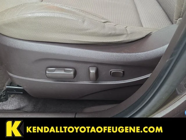 Used 2014 Brown Hyundai SE image 17