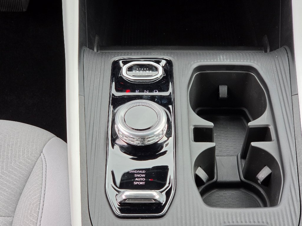 New 2026 Diamond Black Crystal Pearlcoat Jeep Limited image 13