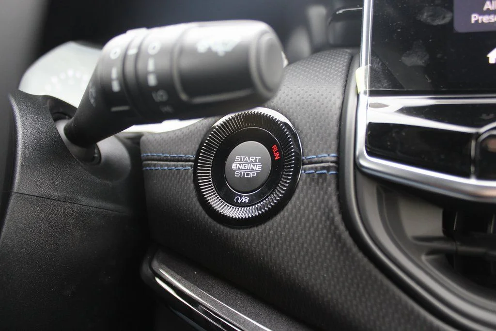 New 2026 White/off-white Jeep Latitude image 18