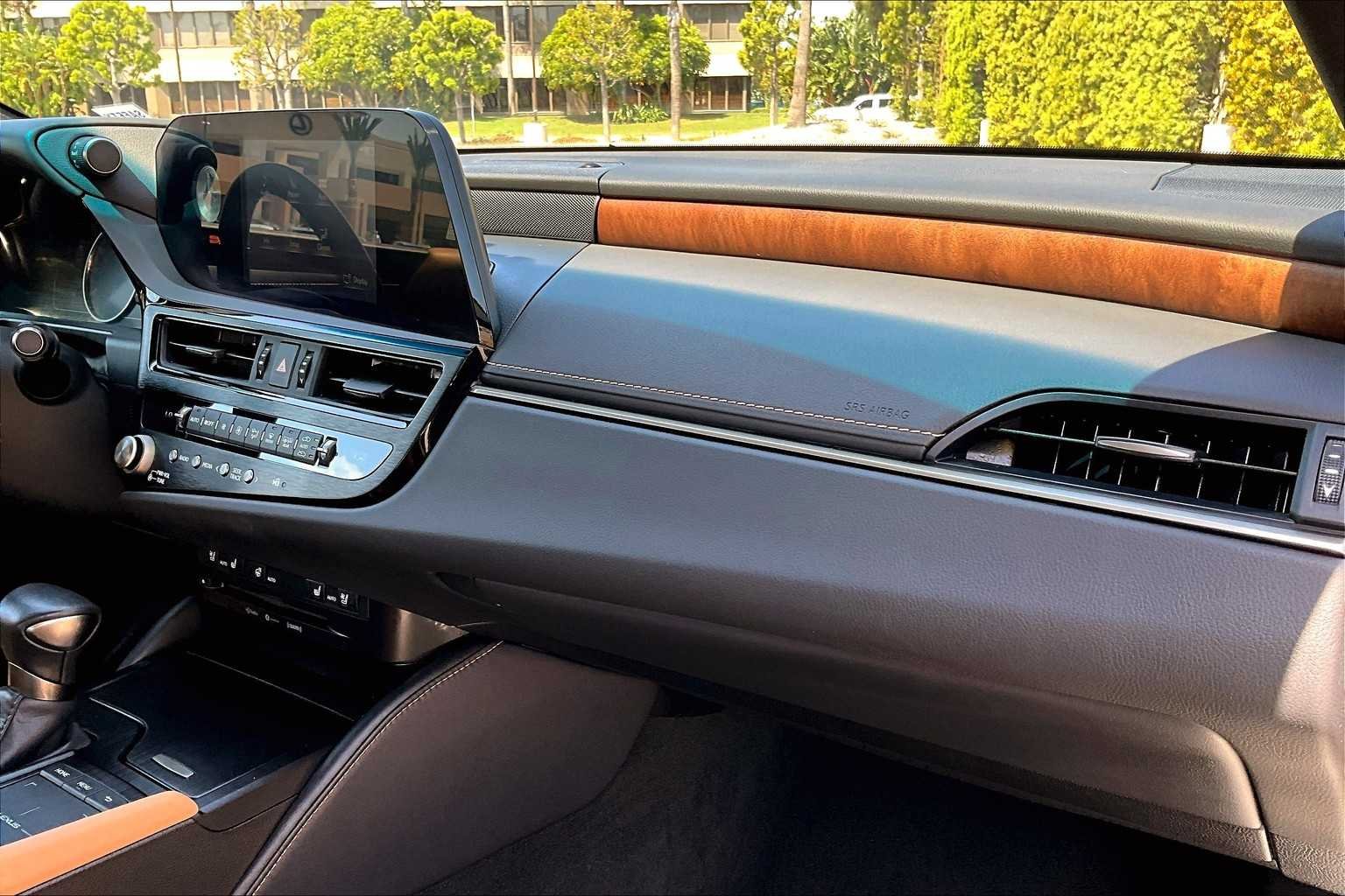 Certified Used 2022 MOONBEAM BEIGE MET. Lexus  image 17