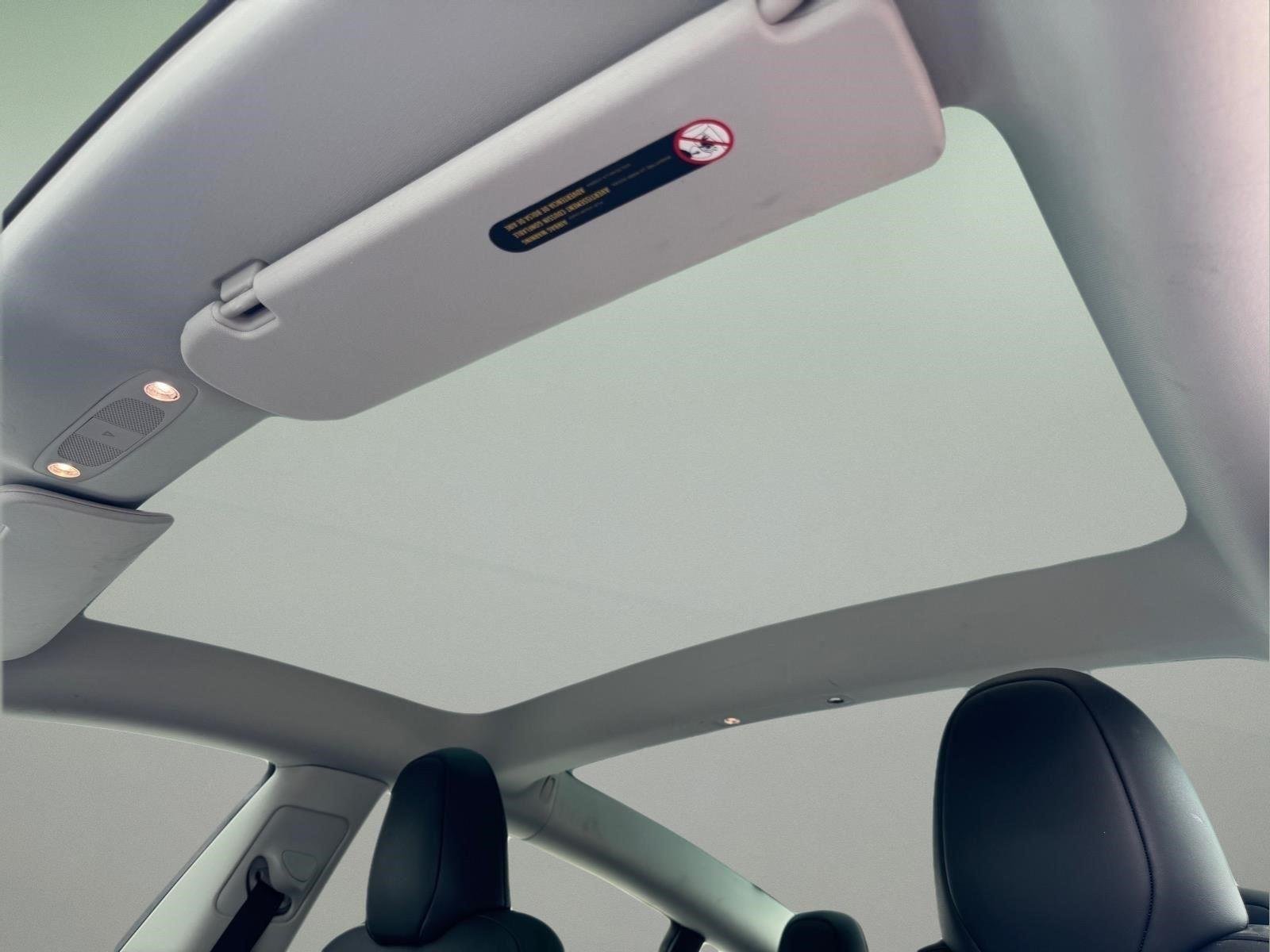 Used 2023  Tesla  image 10