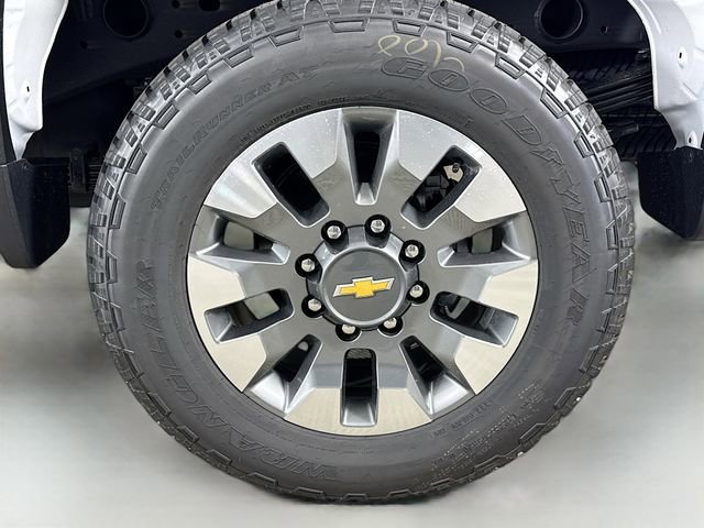 New 2026 Summit White Chevrolet Custom image 30