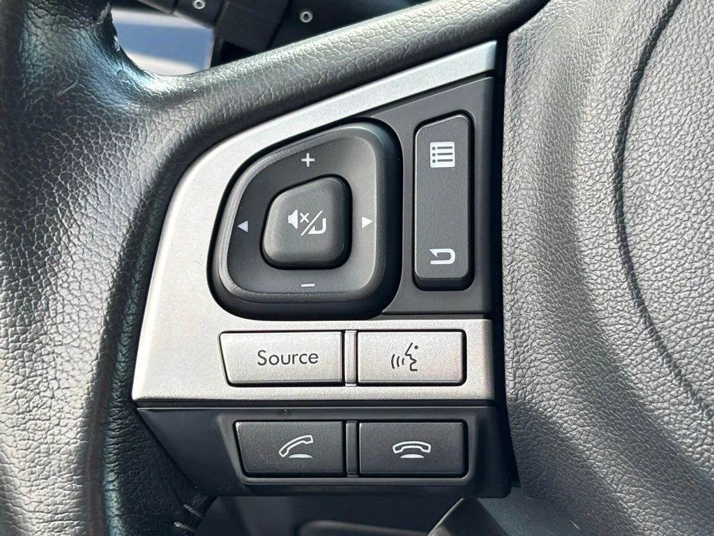 Used 2017 Silver Subaru 2.5i Limited image 28