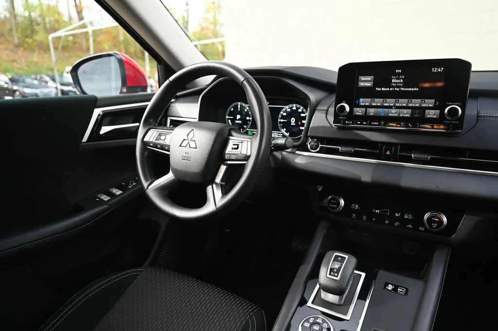Used 2024 Red Mitsubishi ES image 23