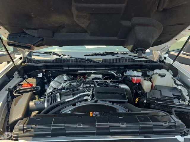 Used 2025 White Chevrolet LT image 31